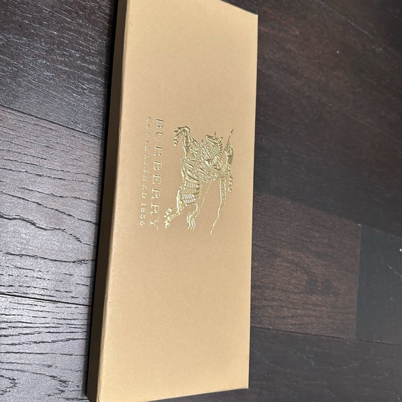 Burberry Wallet - Picture 4 of 8